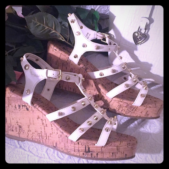 Michael Kors Shoes - 💕MICHAEL KORS “Kay Sonia” Sandal EUC Size 38
